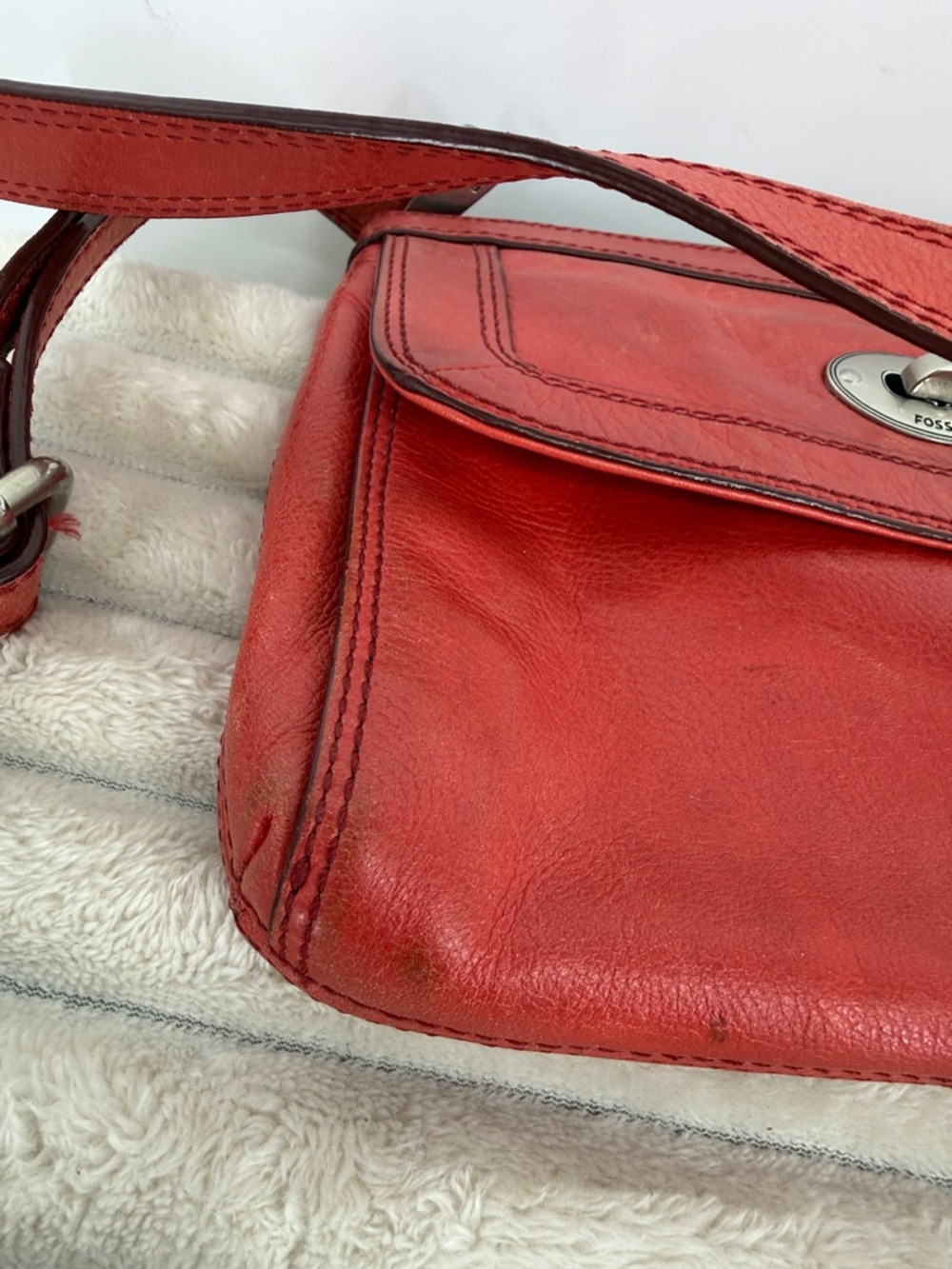 Fossil “Marlow” in Red Leather Crossbody Bag - Picture 8 of 13